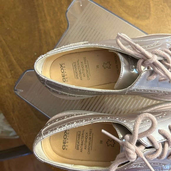 Geox Respira Italian patent leather rose gold oxfords, size EUR 36, US 6 - Picture 3 of 6